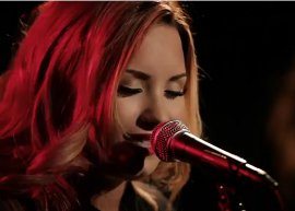 Demi Lovato lança versão acústica de Give Your Heart a Break