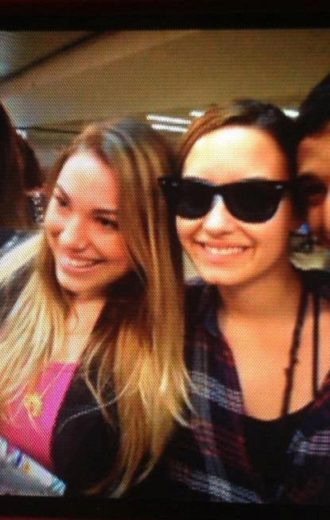 Demi Lovato com fã no Brasil