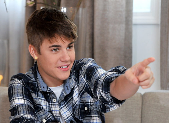 Justin Bieber escreve música para a falsa mãe de seu filho