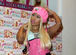Nicki Minaj veste roupa de Barbie em noite de autógrafos