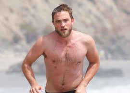 Robert Pattinson surfa em Malibu