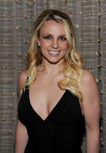 Britney Spears assina contrato para ser jurada do The X Factor