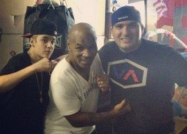 Justin Bieber lutou boxe com Mike Tyson antes de brigar com fotógrafo
