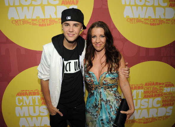 Justin Bieber lança música em homenagem a sua mãe