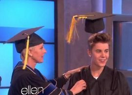 Justin Bieber ganha formatura de colegial!