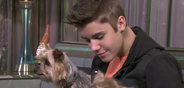 Justin Bieber grava vídeo para ajudar Ryan Seacrest