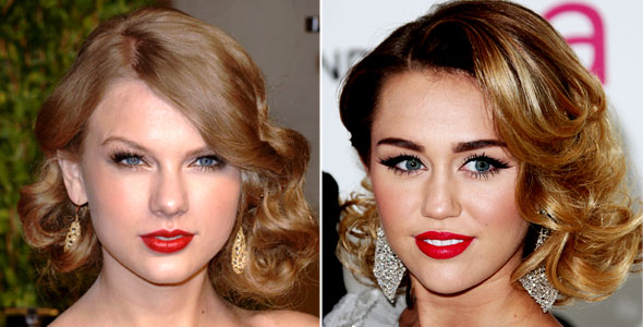 Taylor Swift e Miley Cyrus com batom vermelho