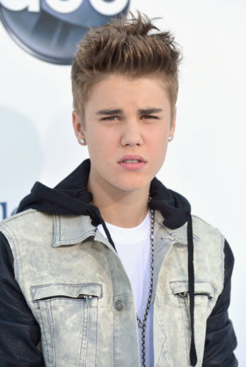 Justin Bieber desmaia durante show em Paris