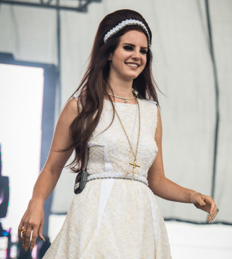 Lana Del Rey fala sobre vício em álcool na adolescência :O