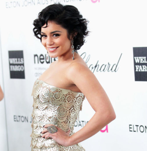 Vanessa Hudgens sensualiza no pole dance em novo filme!