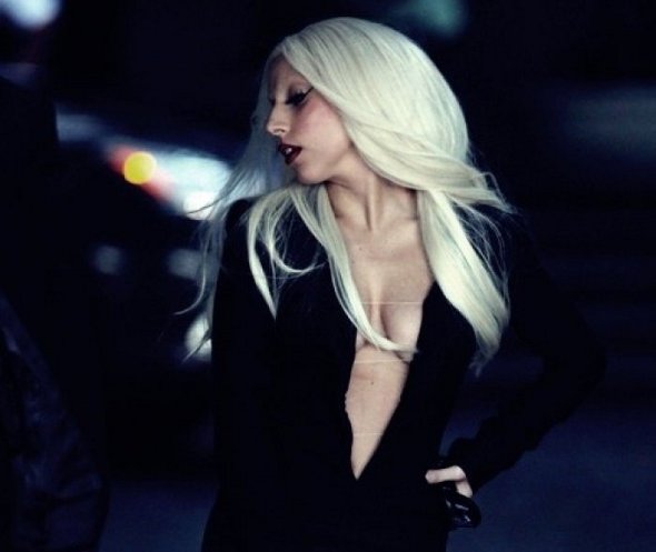 Lady Gaga está gravando nua!