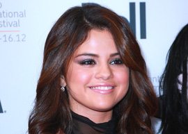 Selena Gomez revela que vai voltar a gravar músicas