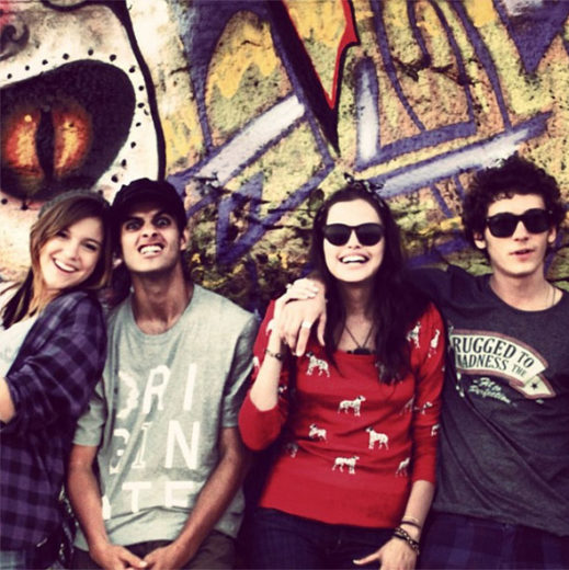 Atriz de Malhação publica foto com o elenco *-*