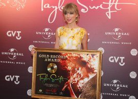 Taylor Swift ganha disco de ouro no Brasil