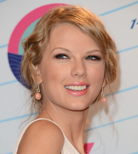 Taylor Swift lança clipe de “We Are Never Ever Getting Back Together”