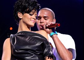 Chris Brown diz amar Rihanna e Karrueche em vídeo