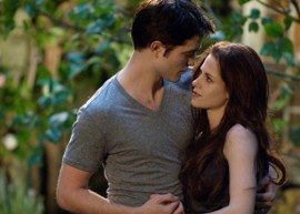 Robert Pattinson descreve cena de sexo em Amanhecer- parte 2: "Ridícula!"