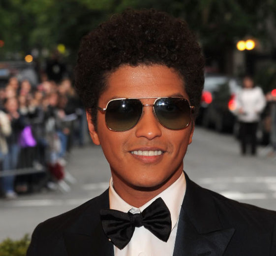 Assista ao clipe de “Locked Out of Heaven”, de Bruno Mars