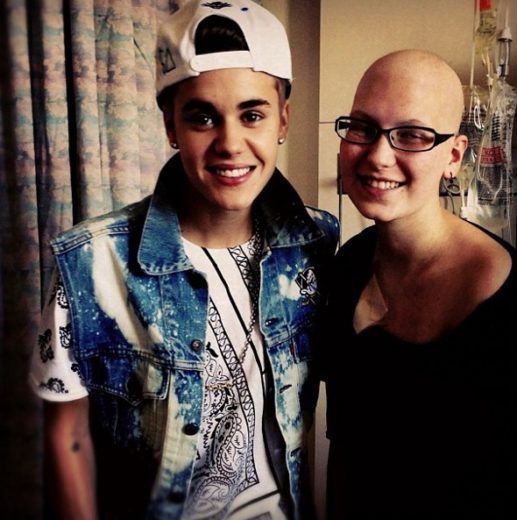 Justin Bieber visita fã com câncer no hospital