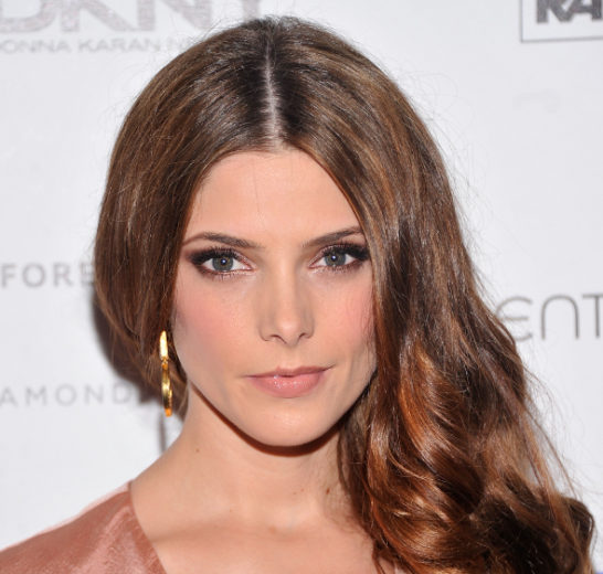 Ashley Greene trabalhou em lavanderia para comprar roupas