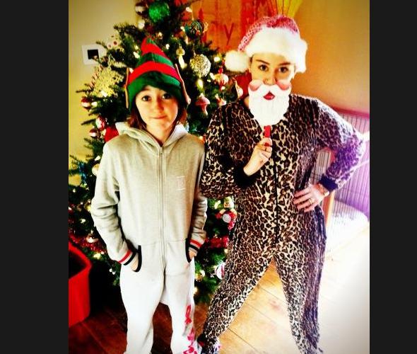 Miley Cyrus curte Natal com Liam e família