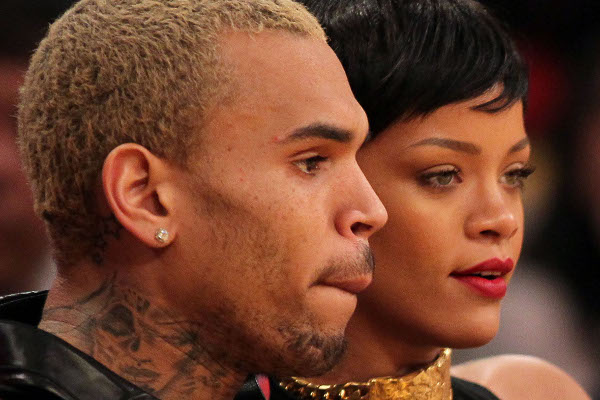 Rihanna acompanha Chris Brown ao tribunal-materia