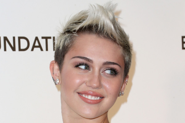 Miley Cyrus sorrindo