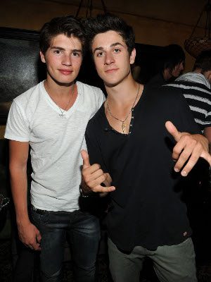 David Henrie e Gregg Sulkin