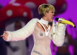 Retrospectiva: as polêmicas de Miley Cyrus em 2013!
