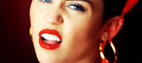 Miley mostrando a língua