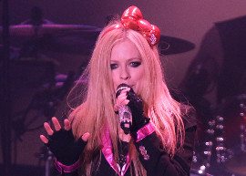 Avril Lavigne confirma que turnê passará pelo Brasil