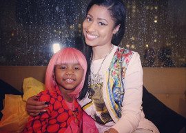 Nicki Minaj visita fã com câncer após campanha em rede social