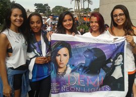 Lovatics no show da Demi