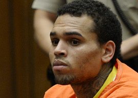 Chris Brown deixa a prisão
