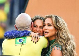 Claudia Leitte, Pitbull e Jennifer Lopez se apresentam na abertura da Copa do Mundo