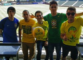 Midnight Red tira foto em homenagem ao Brasil