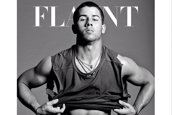 nick jonas sem camisa