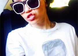 miley cyrus de oculos escuros