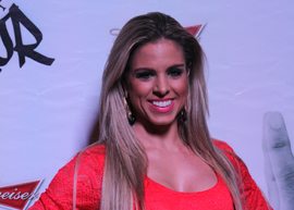 raquel guarini de vestido vermelho