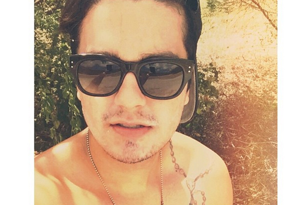 luan santana sem camisa