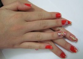 Passo a passo: unhas com glitter