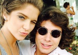 Isabella Santoni e Rafael Vitti são vistos trocando beijos em restaurante