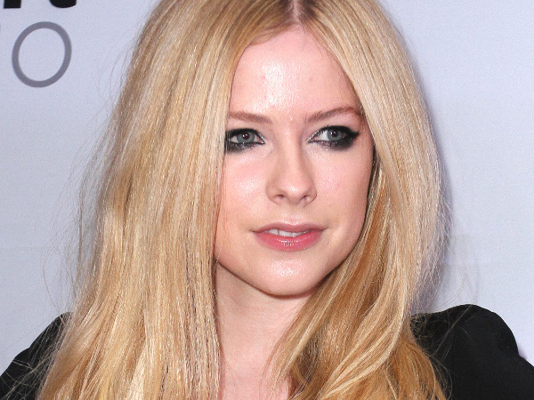 Avril Lavigne fala sobre projetos após recuperação de doença