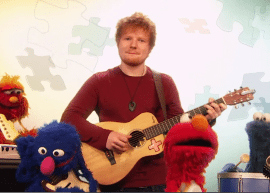 Ed Sheeran participa de clipe ao lado de personagens da Vila Sésamo. Veja outros cantores que já estiveram lá