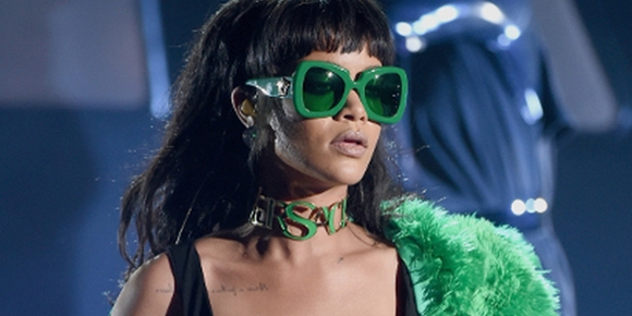 Rihanna é acusada de plágio pela música "Bitch Better Have My Money"