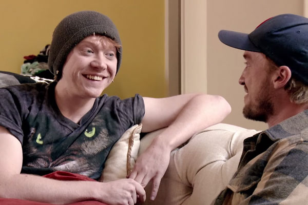 Rupert Grint assume em entrevista ao amigo Tom Felton que já se vestiu de Drag Queen