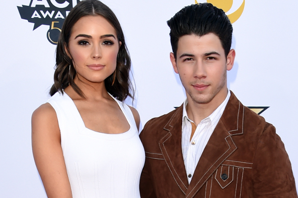 Site afirma que Nick Jonas e Olivia Culpo terminaram o namoro