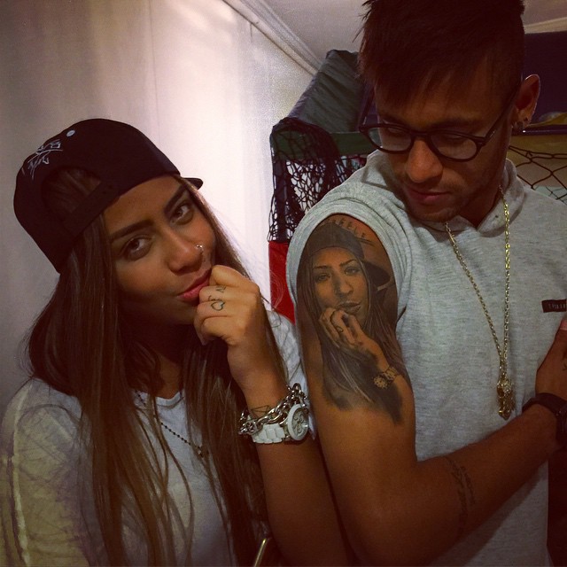 Neymar faz tattoo em homenagem à irmã Rafaella 