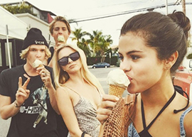 cody simpson e selena gomez tomando sorvete