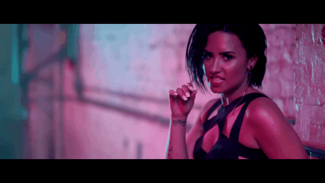 Aprenda a fazer o make de Demi Lovato em "Cool For The Summer"